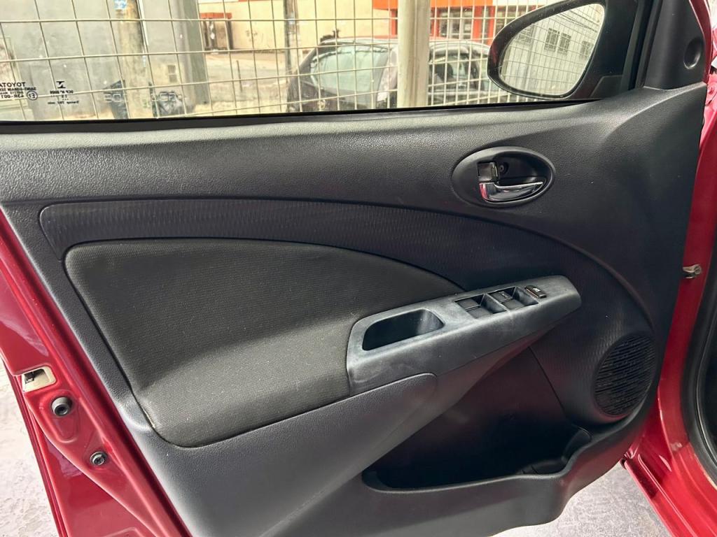 TOYOTA Etios Hatch - Foto
