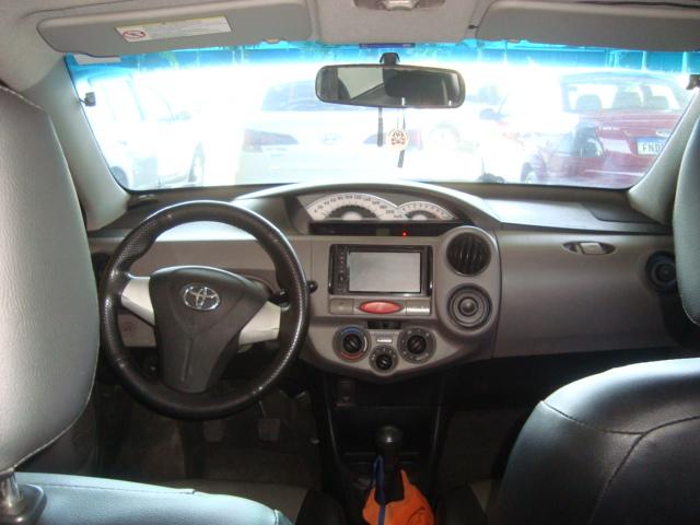 TOYOTA Etios Hatch - Foto