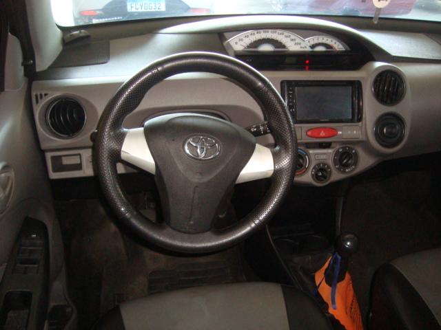 TOYOTA Etios Hatch - Foto