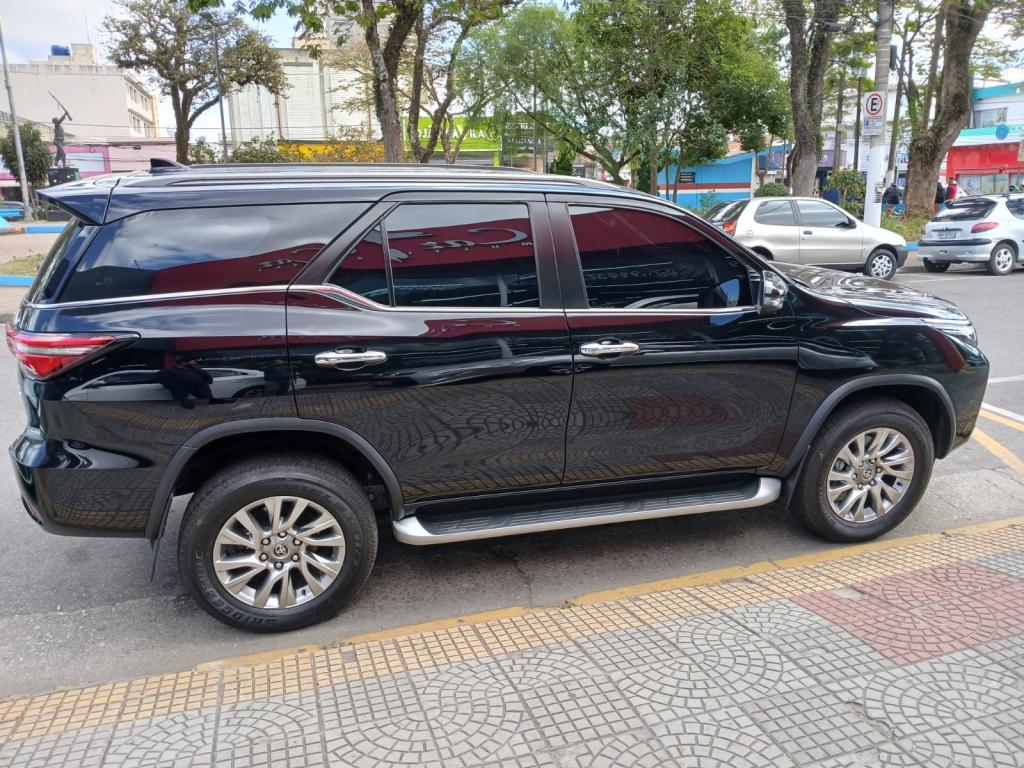 TOYOTA Hilux SW4 - Foto