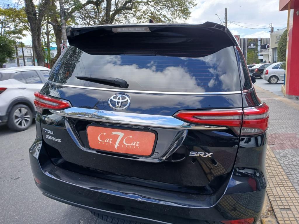 TOYOTA Hilux SW4 - Foto