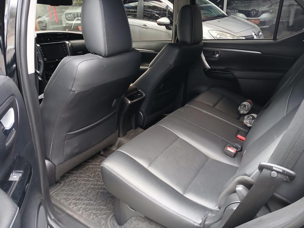 TOYOTA Hilux SW4 - Foto