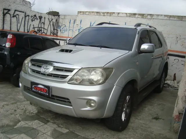 TOYOTA Hilux SW4 - Foto
