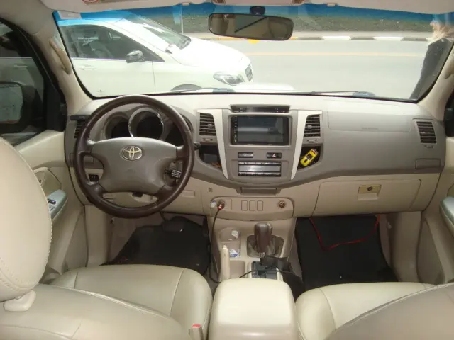 TOYOTA Hilux SW4 - Foto