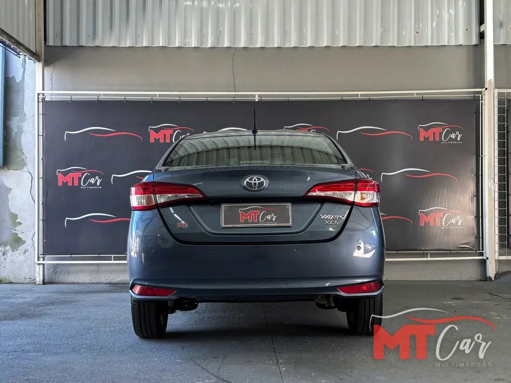 TOYOTA Yaris Sedan - Foto