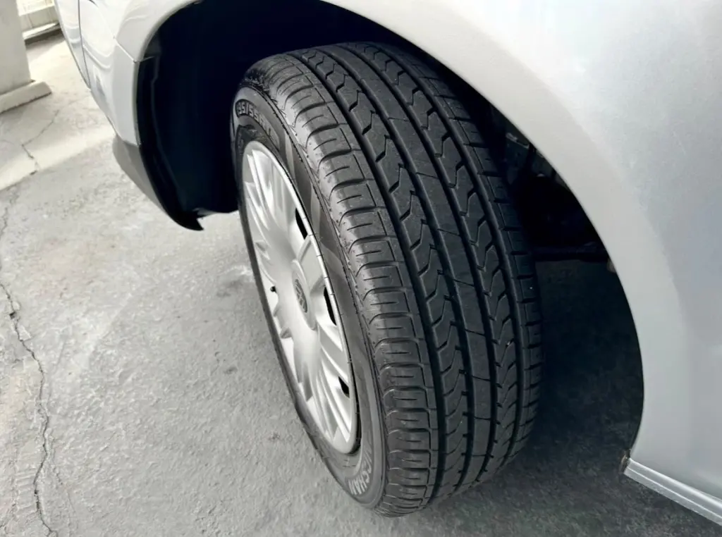 VOLKSWAGEN Fox - Foto