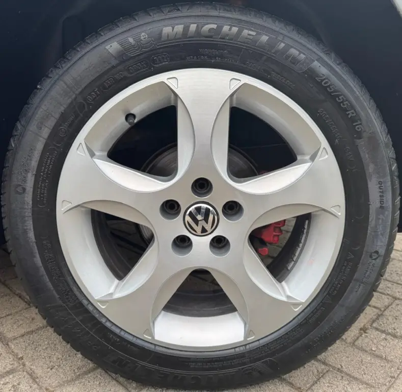 VOLKSWAGEN Golf - Foto