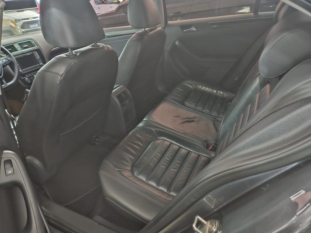 VOLKSWAGEN Jetta - Foto