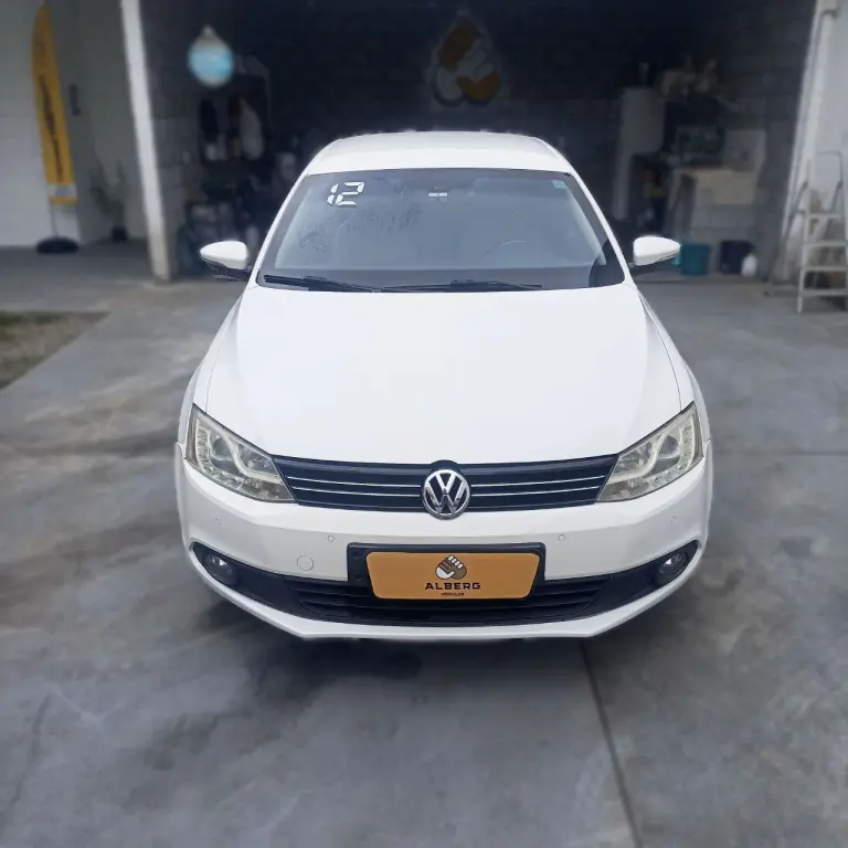 VOLKSWAGEN Jetta - Foto