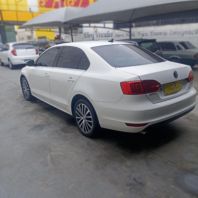 VOLKSWAGEN Jetta - Foto