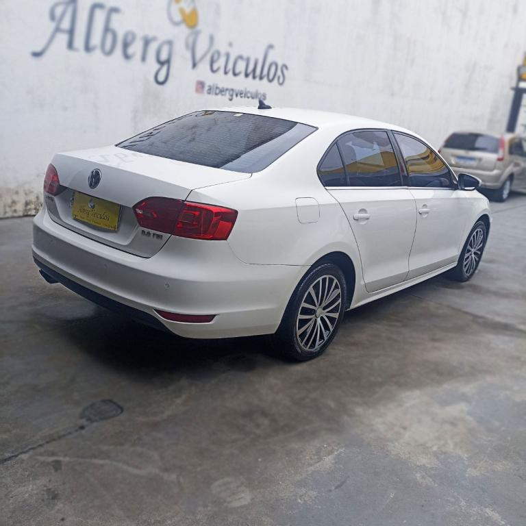 VOLKSWAGEN Jetta - Foto