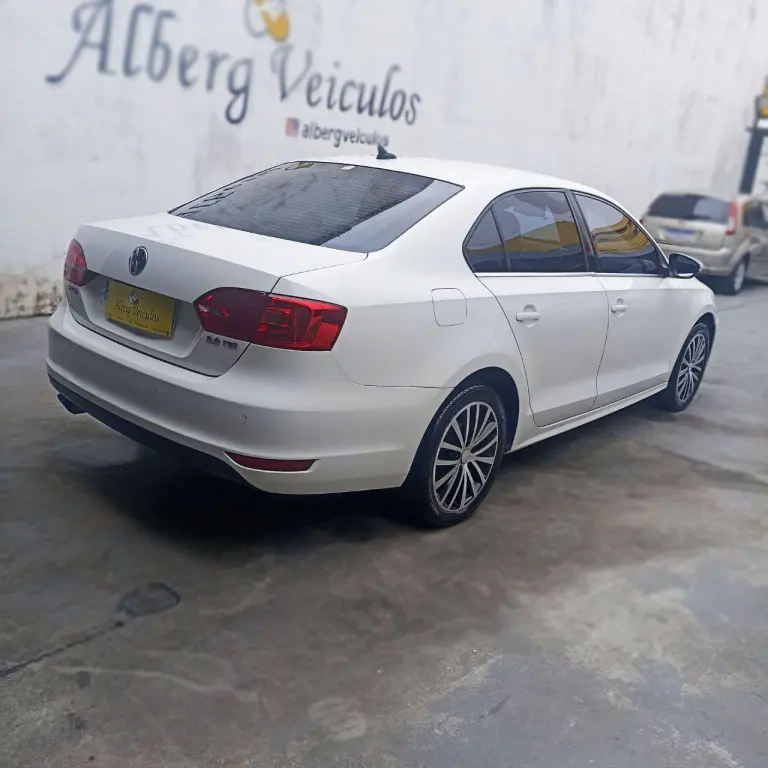 VOLKSWAGEN Jetta - Foto