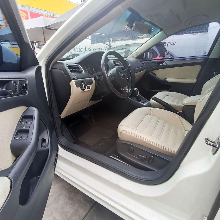 VOLKSWAGEN Jetta - Foto