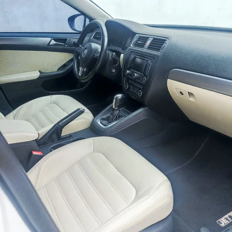 VOLKSWAGEN Jetta - Foto
