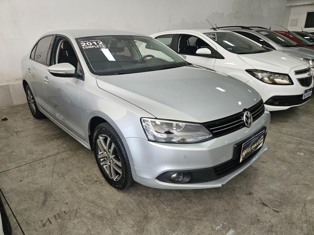 VOLKSWAGEN Jetta - Foto