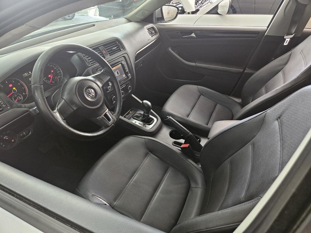 VOLKSWAGEN Jetta - Foto