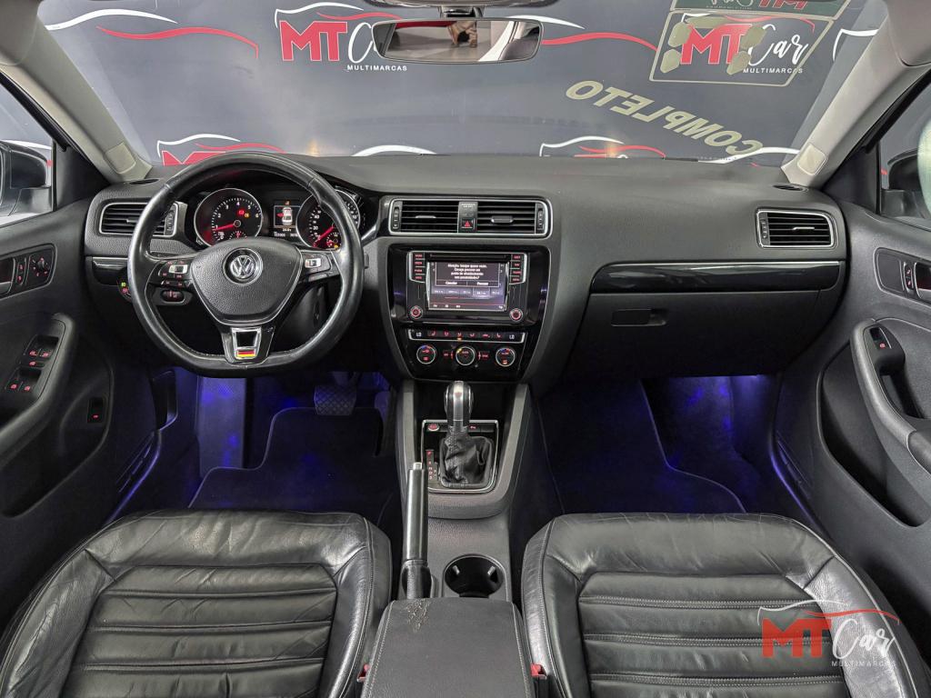 VOLKSWAGEN Jetta - Foto