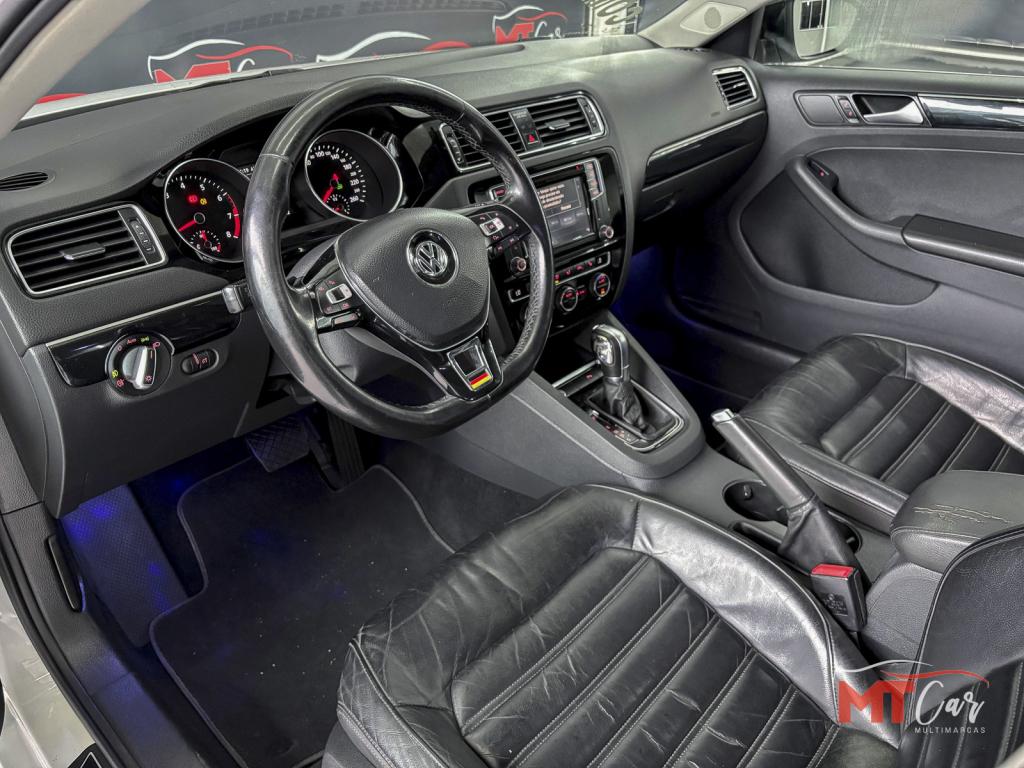 VOLKSWAGEN Jetta - Foto