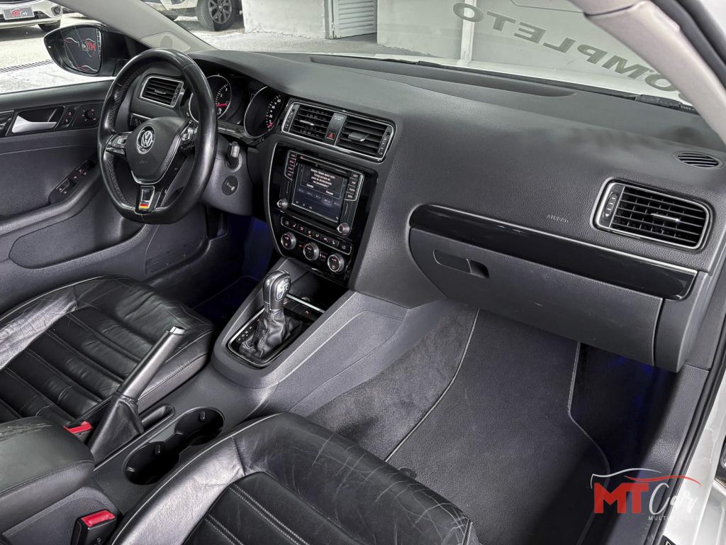 VOLKSWAGEN Jetta - Foto