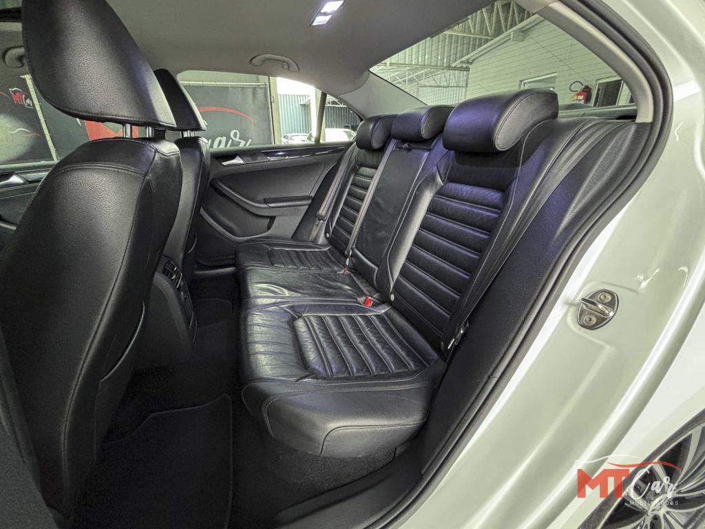VOLKSWAGEN Jetta - Foto