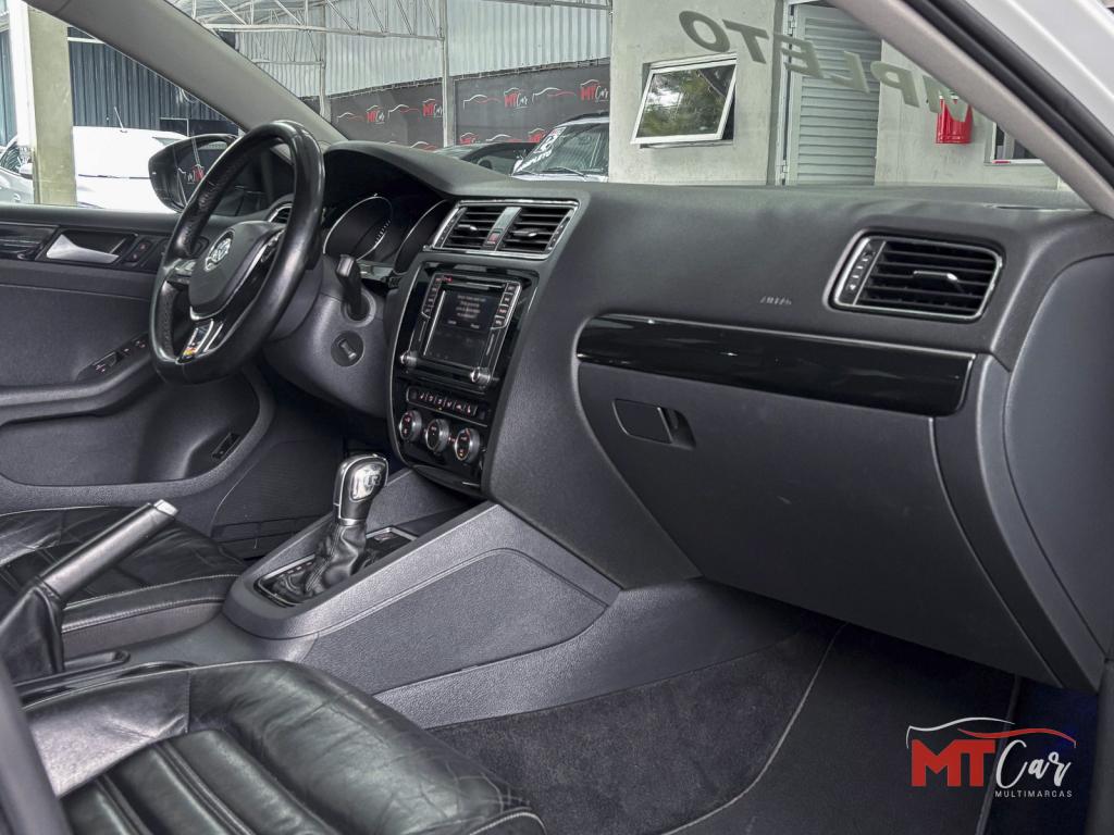 VOLKSWAGEN Jetta - Foto