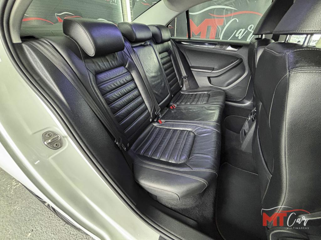 VOLKSWAGEN Jetta - Foto