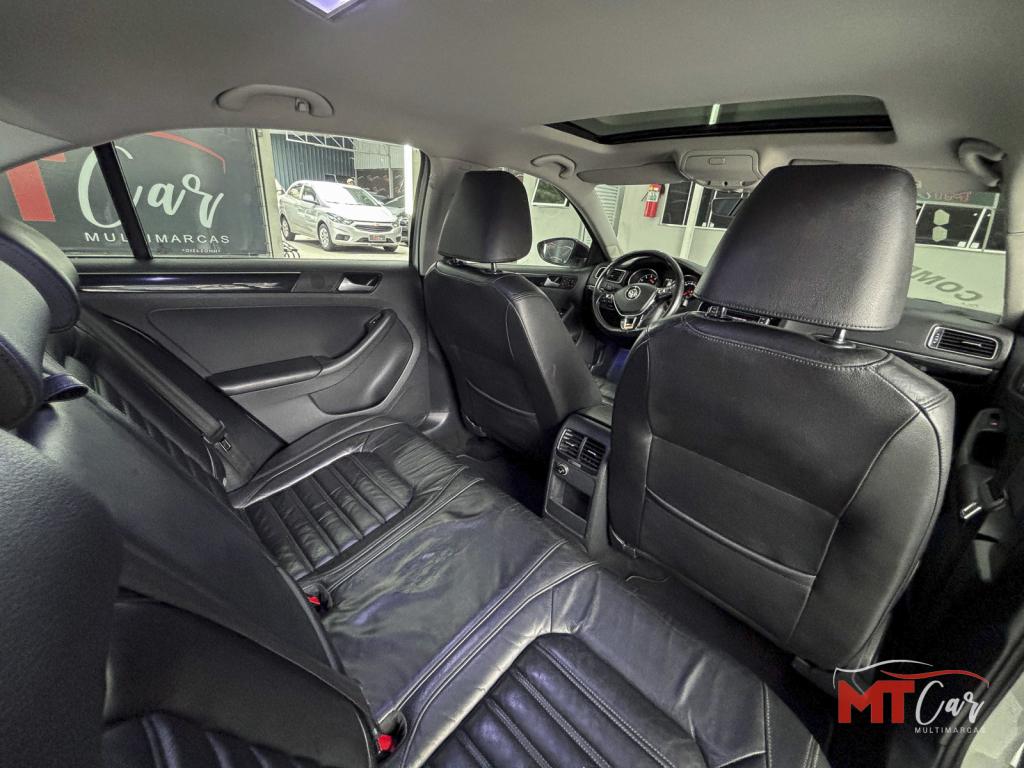 VOLKSWAGEN Jetta - Foto