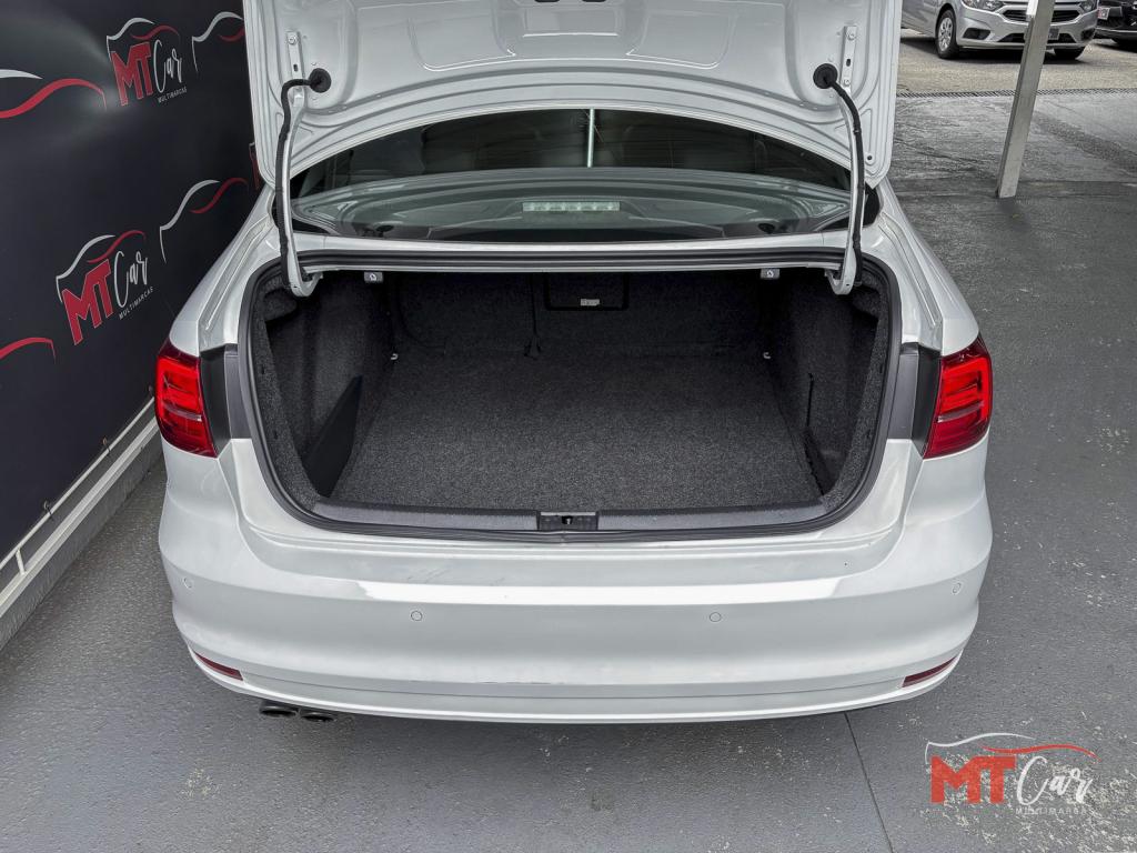 VOLKSWAGEN Jetta - Foto