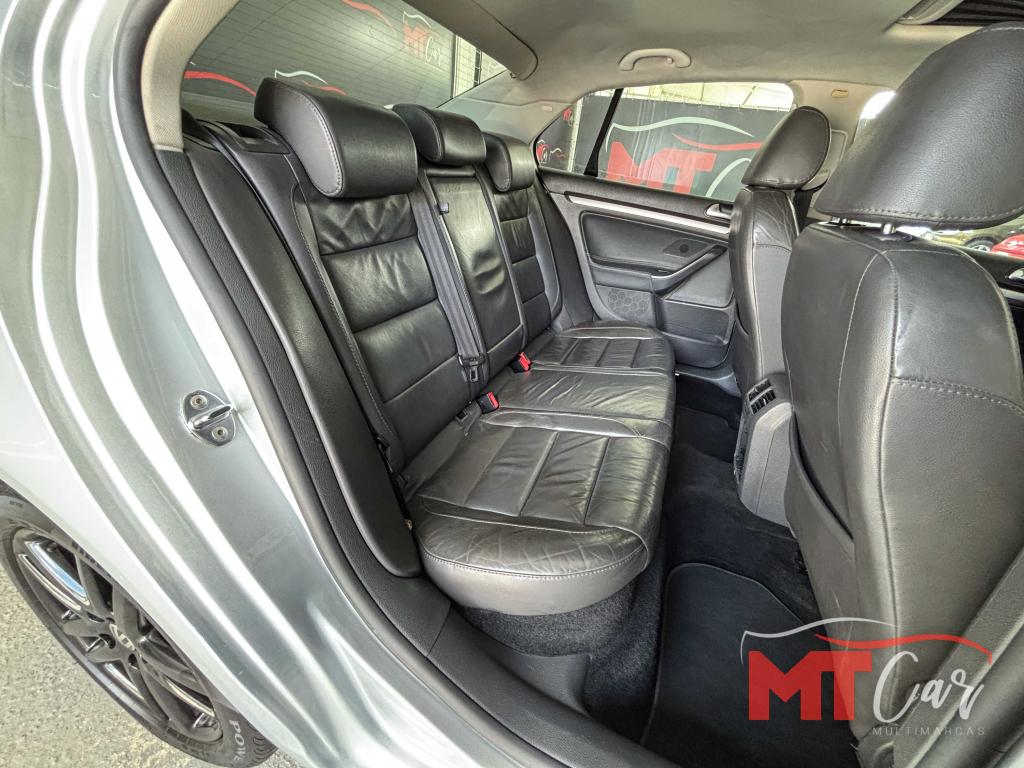 VOLKSWAGEN Jetta - Foto