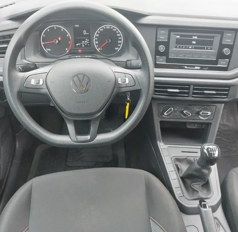 VOLKSWAGEN Polo Hatch - Foto