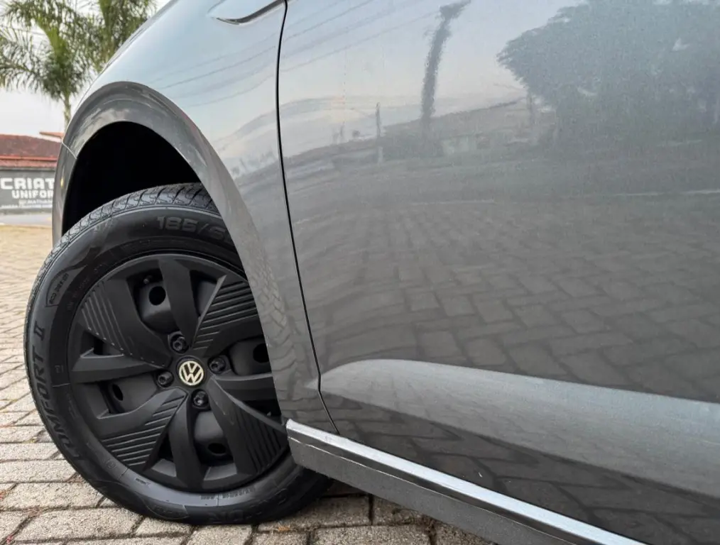 VOLKSWAGEN Polo Hatch - Foto