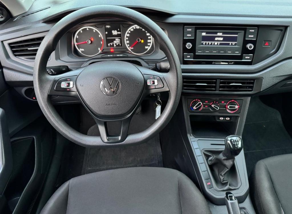 VOLKSWAGEN Polo Hatch - Foto