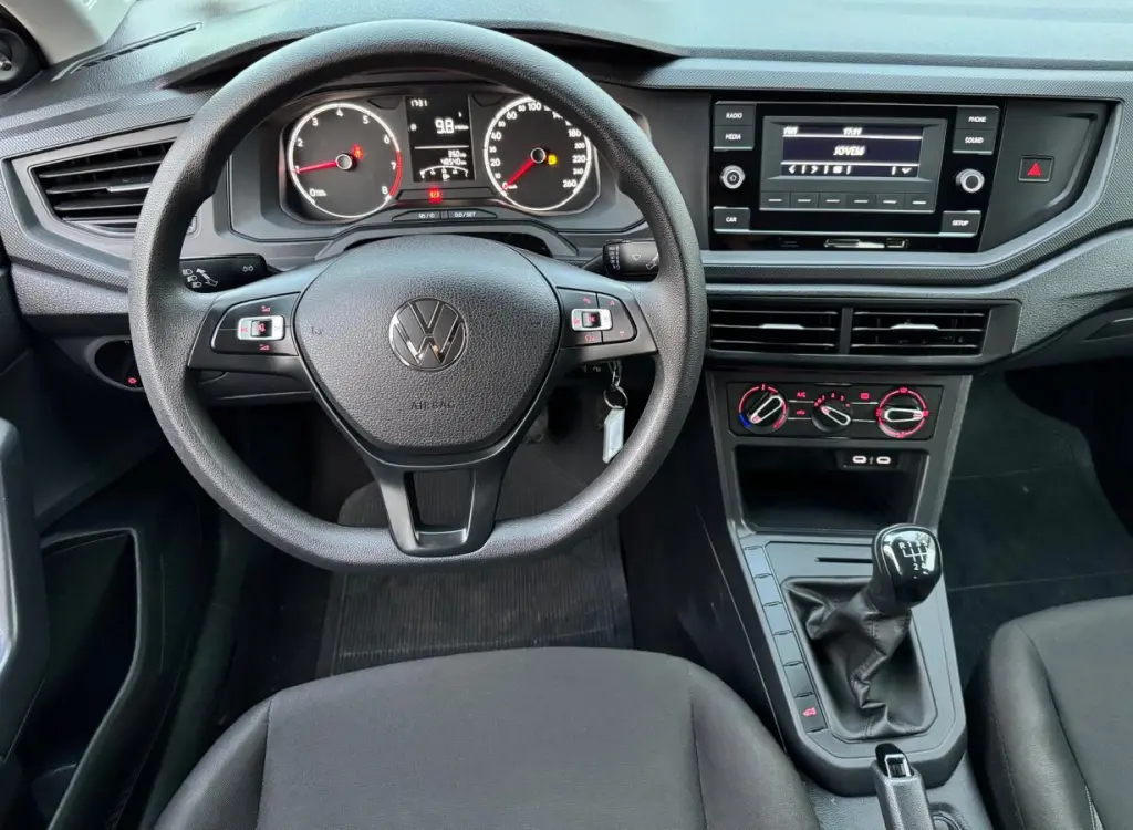 VOLKSWAGEN Polo Hatch - Foto