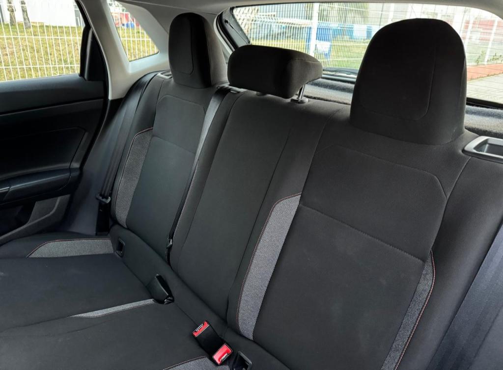 VOLKSWAGEN Polo Hatch - Foto