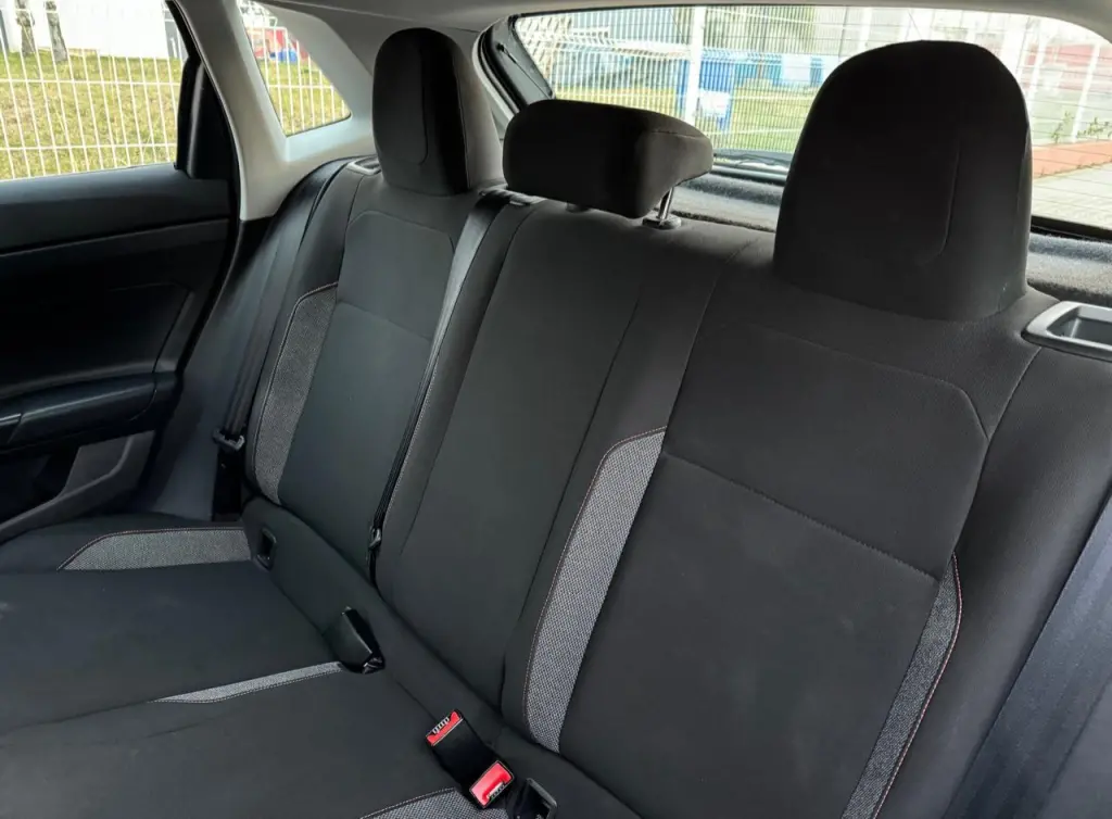 VOLKSWAGEN Polo Hatch - Foto