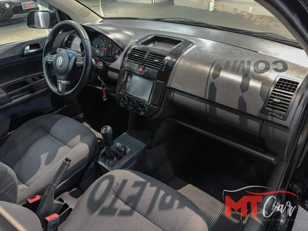 VOLKSWAGEN Polo Hatch - Foto