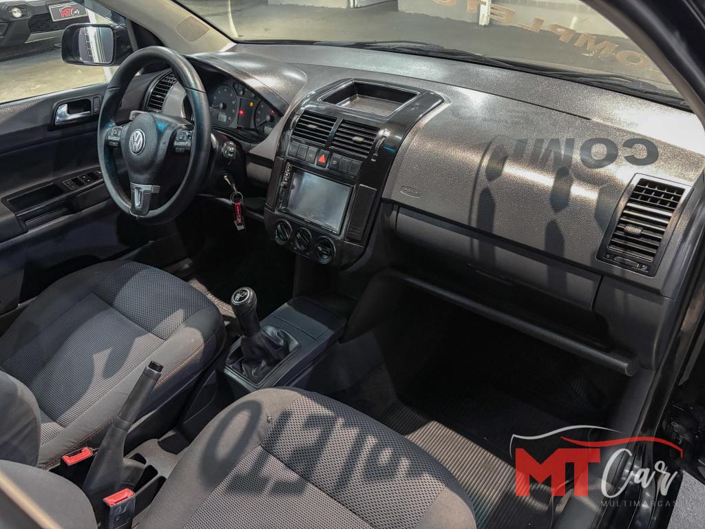 VOLKSWAGEN Polo Hatch - Foto