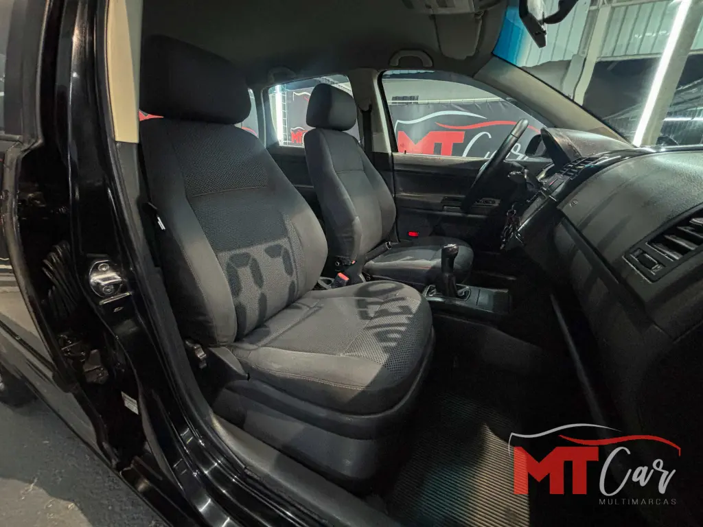 VOLKSWAGEN Polo Hatch - Foto