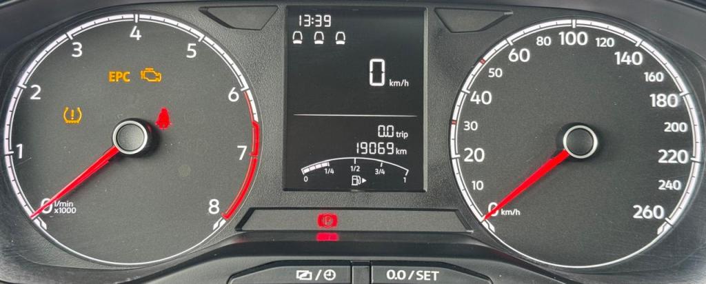 VOLKSWAGEN Polo Hatch - Foto