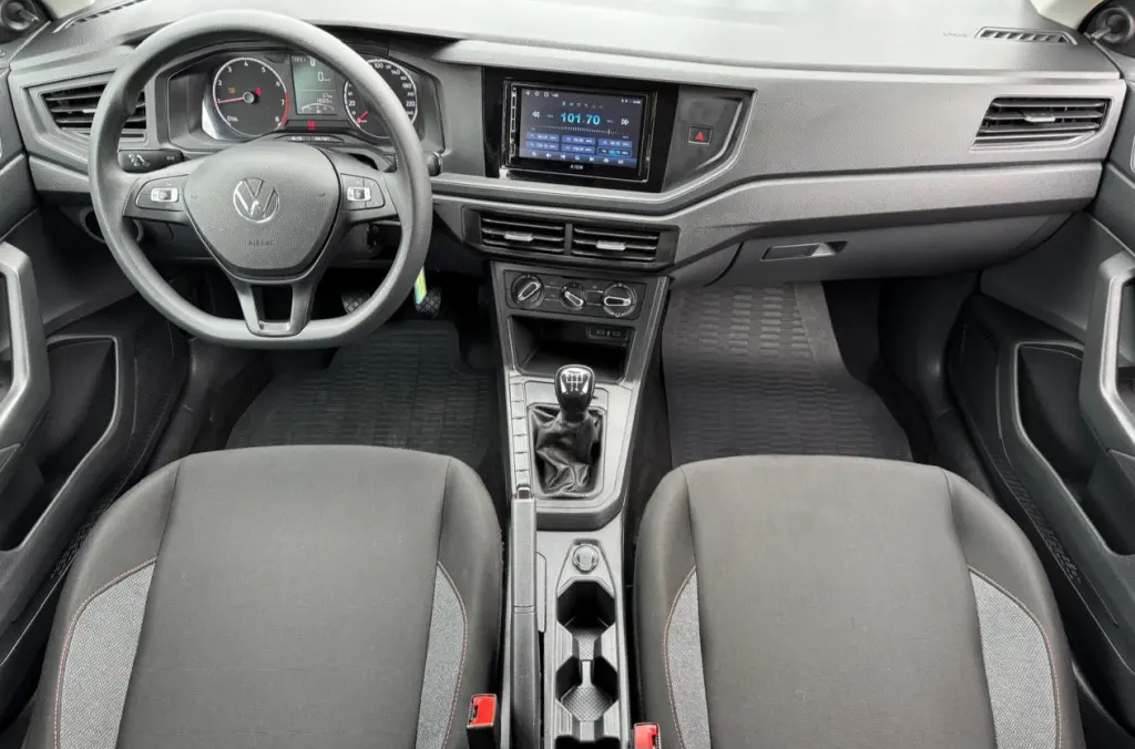 VOLKSWAGEN Polo Hatch - Foto