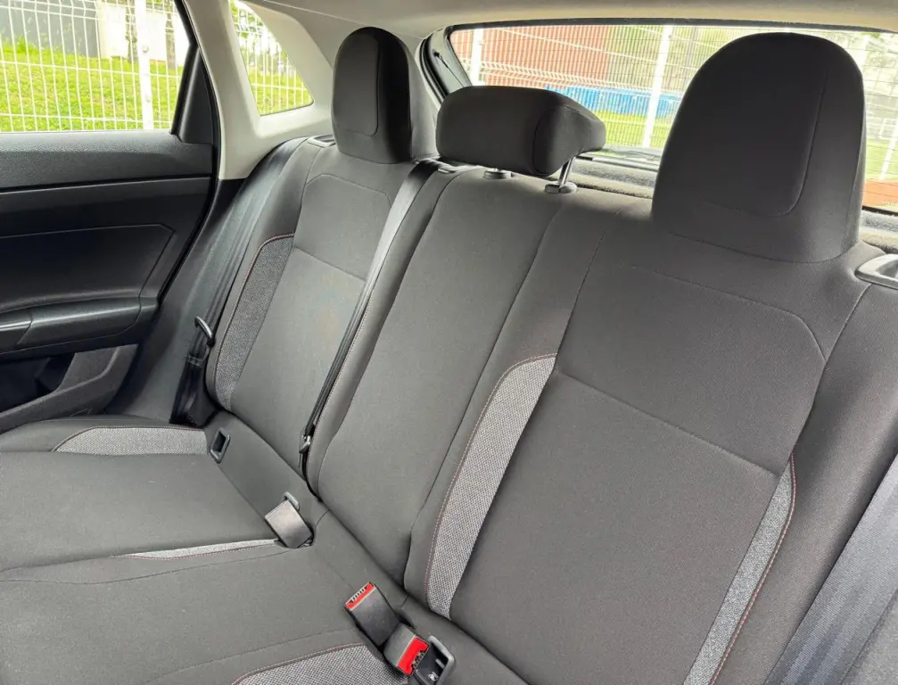 VOLKSWAGEN Polo Hatch - Foto