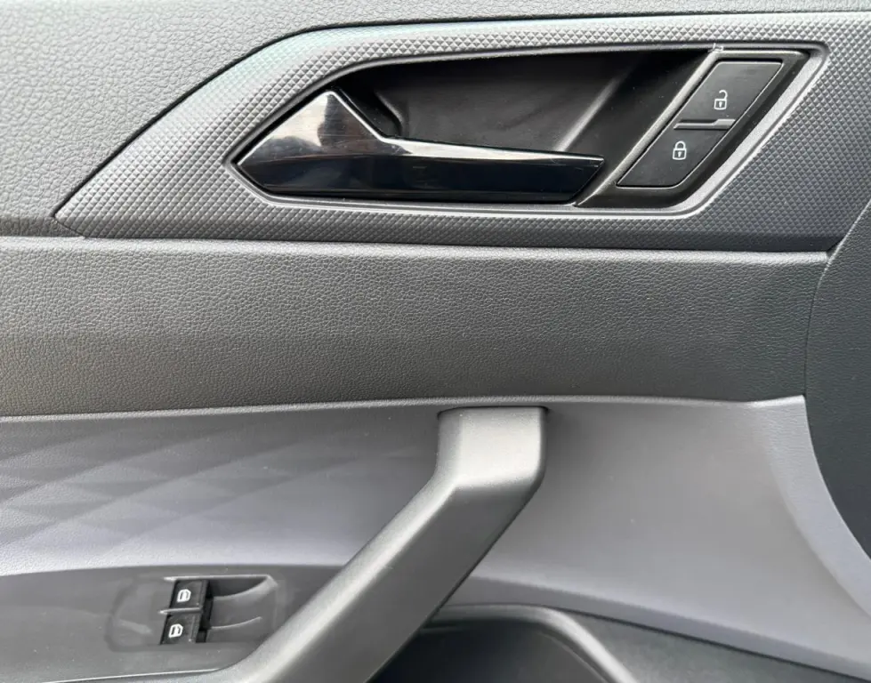 VOLKSWAGEN Polo Hatch - Foto