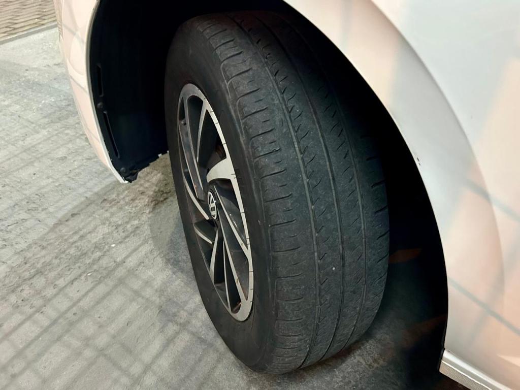 VOLKSWAGEN Polo Hatch - Foto