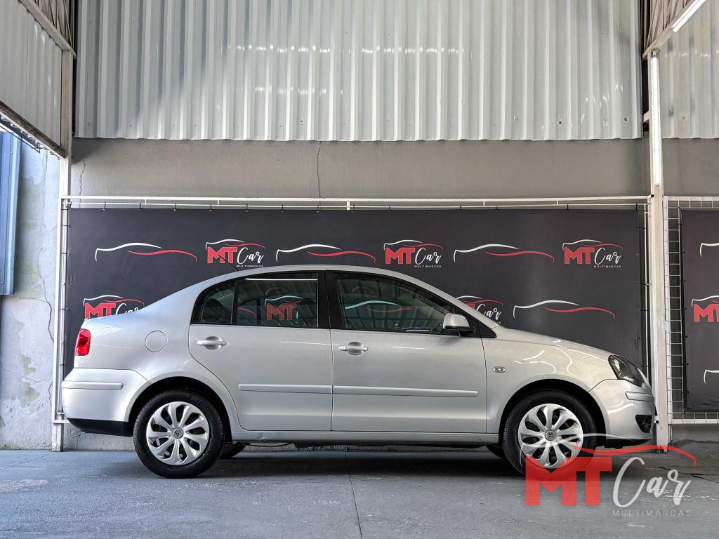 VOLKSWAGEN Polo Sedan - Foto
