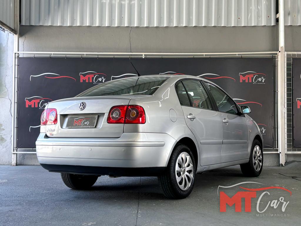 VOLKSWAGEN Polo Sedan - Foto