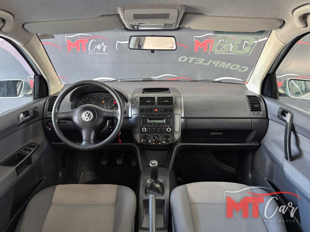 VOLKSWAGEN Polo Sedan - Foto