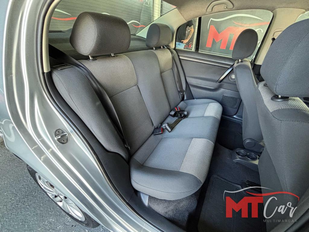 VOLKSWAGEN Polo Sedan - Foto