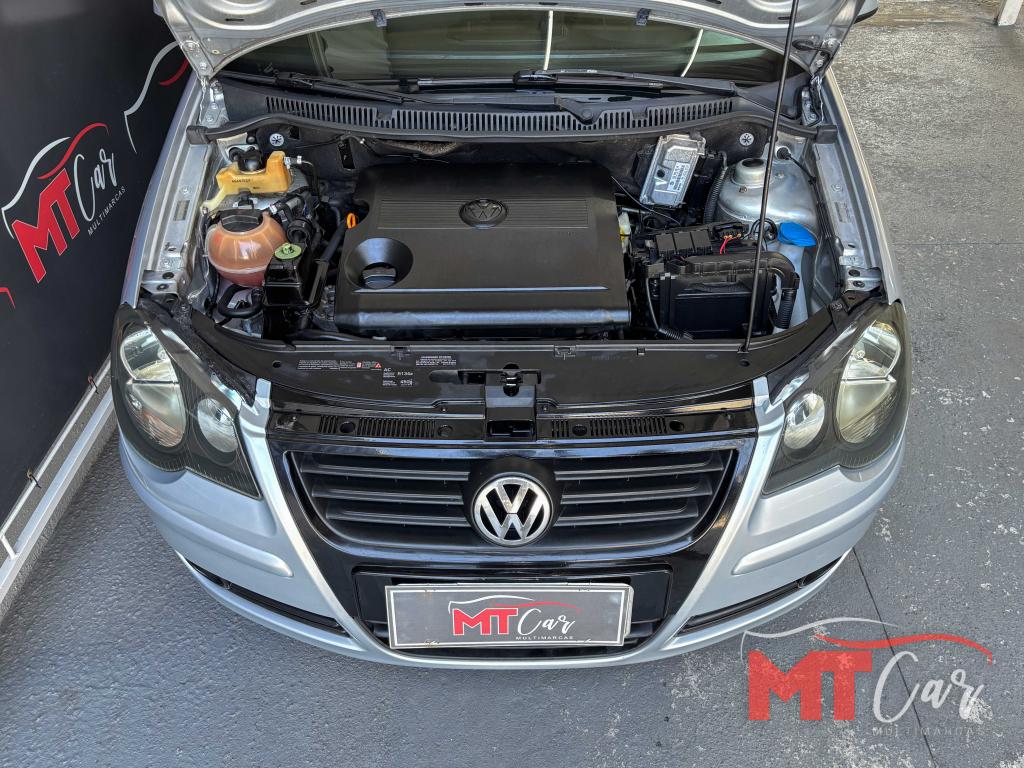 VOLKSWAGEN Polo Sedan - Foto