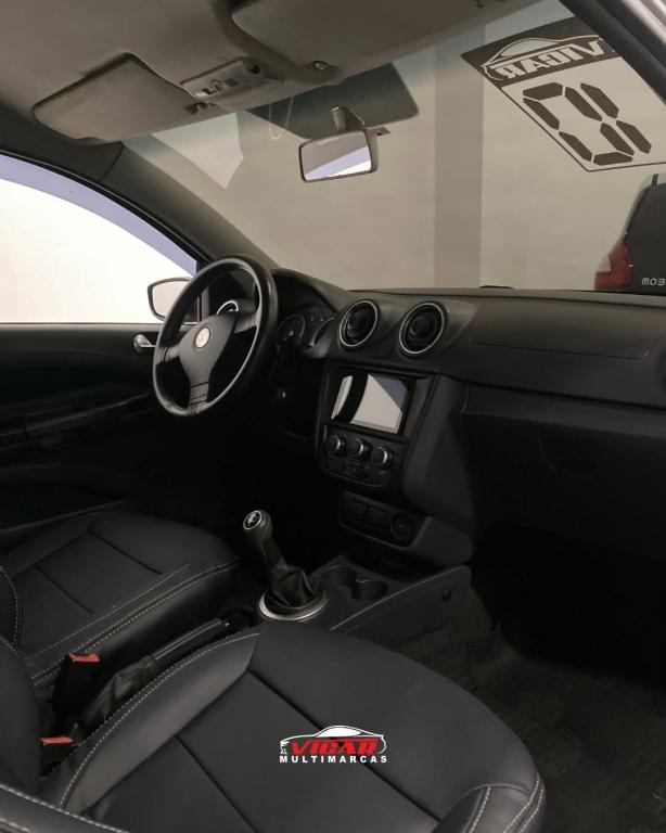 VOLKSWAGEN Saveiro - Foto