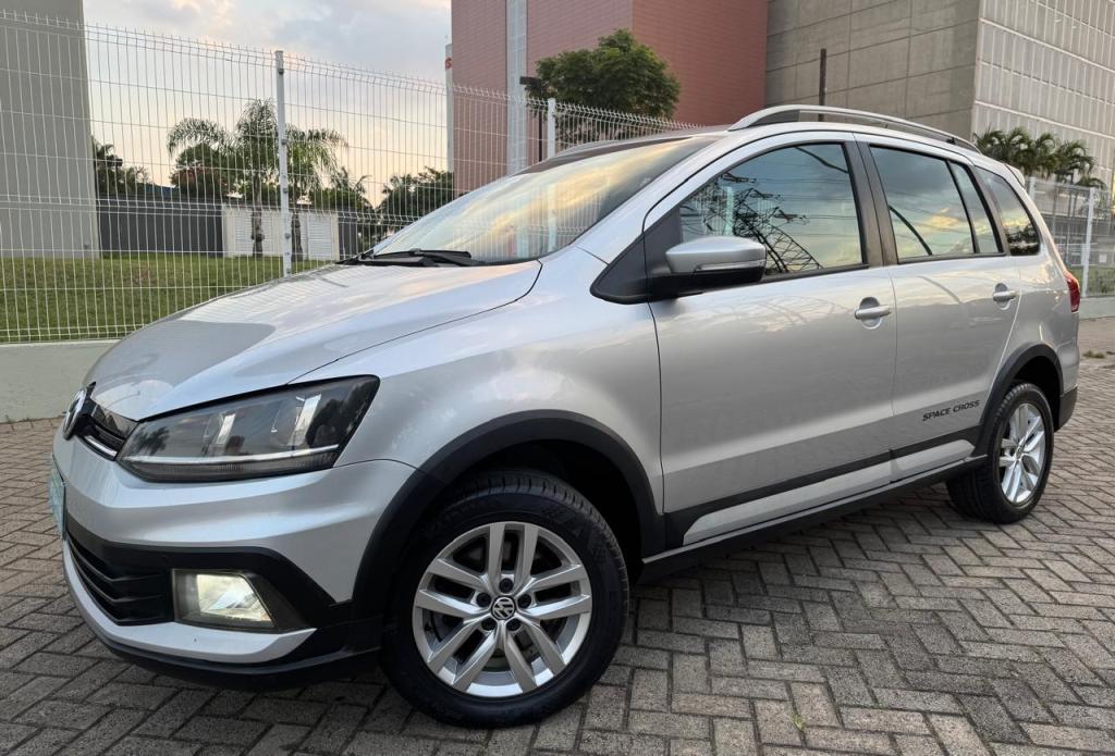 VOLKSWAGEN Space Cross